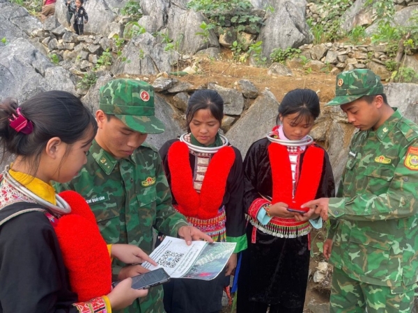 Đồng hành cùng nhân dân chuyển đổi số nơi biên cương