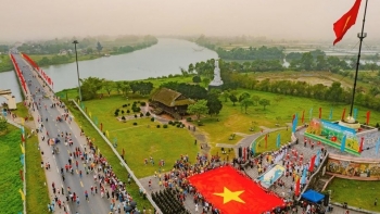 quang tri ban phao hoa no tam cao va tam thap trong dem khai mac le hoi vi hoa binh nam 2026