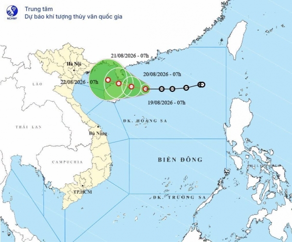 Áp thấp nhiệt đới trên Biển Đông gây mưa dông, biển động mạnh