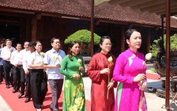 Trang trọng lễ dâng hoa, dâng hương tưởng niệm 57 năm ngày mất của Chủ tịch Hồ Chí Minh