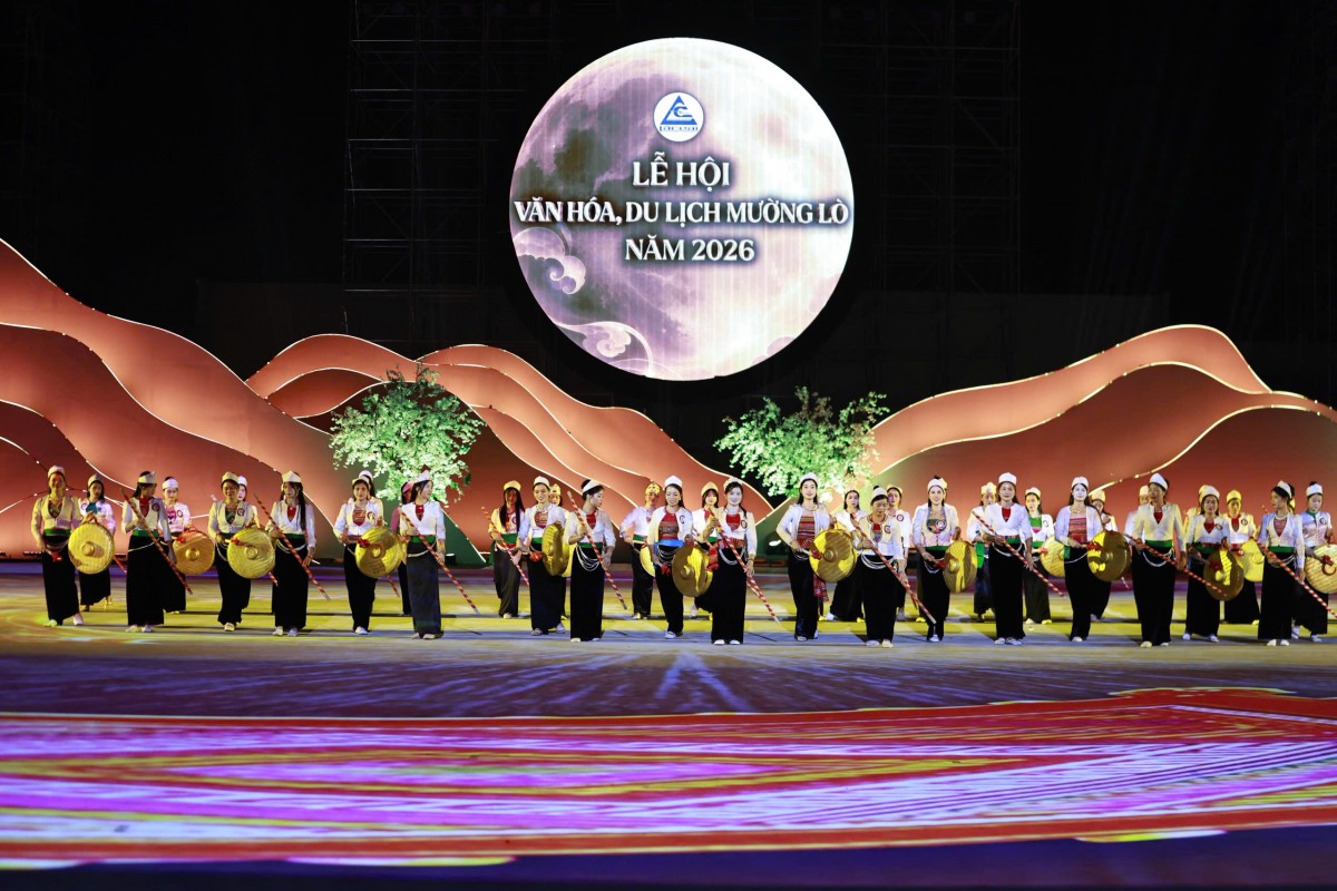 Mường Lò rực rỡ đêm hội “Xòe Thái - Trọn một vòng yêu”: Nối dài nhịp cầu di sản giữa lòng Tây Bắc