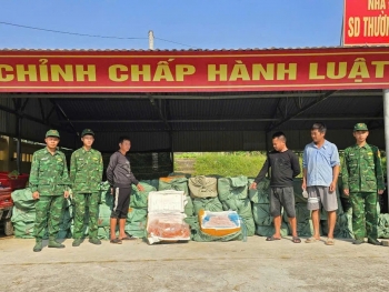 Quảng Ninh phát hiện hơn 6 tấn thực phẩm đông lạnh không rõ nguồn gốc.